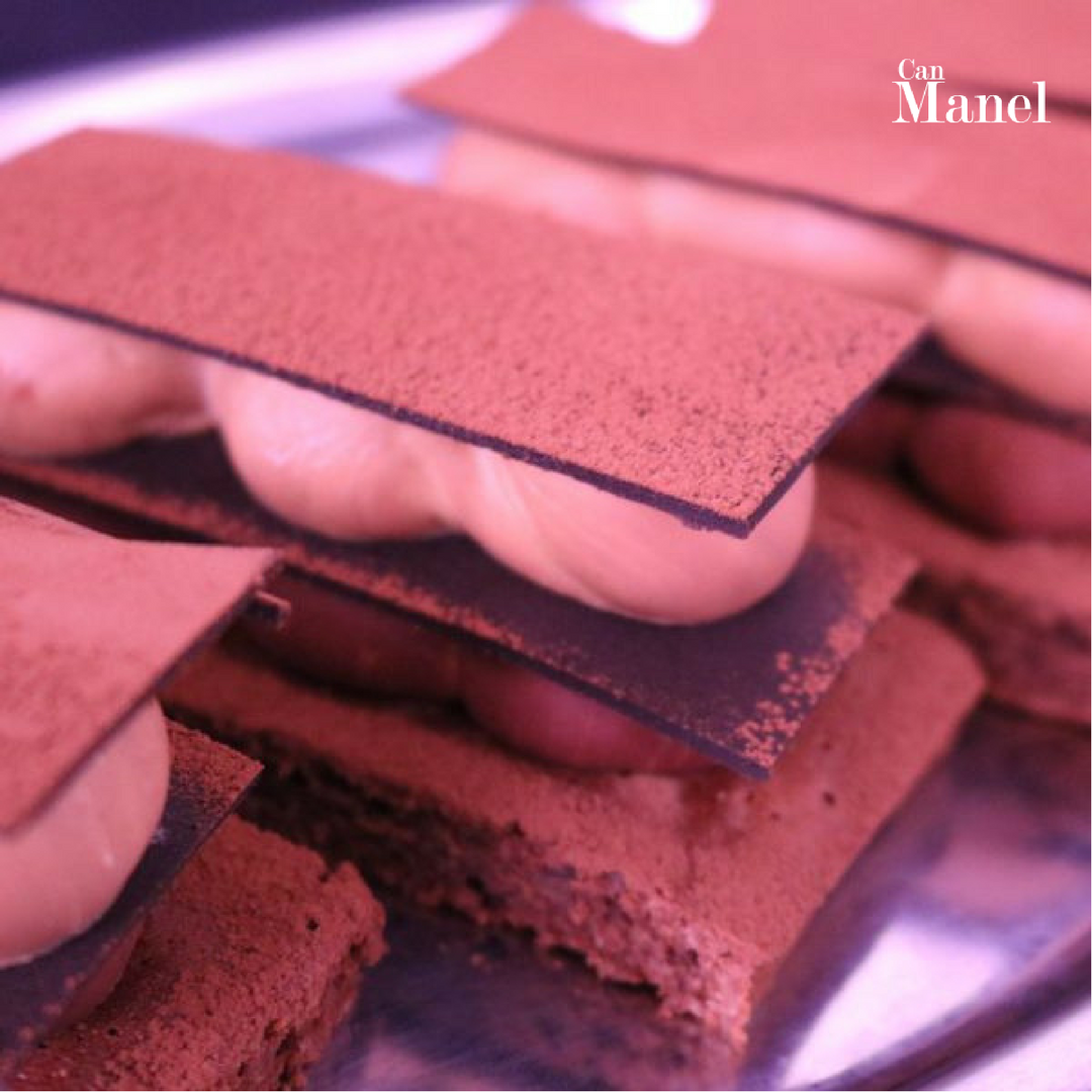 Canmanel1909's tweet photo. La millor manera d'acabar de menjar és gaudint del nostre pastisset tres xocolates!
#canmanel #vilassardemar https://t.co/1O05bGhinM