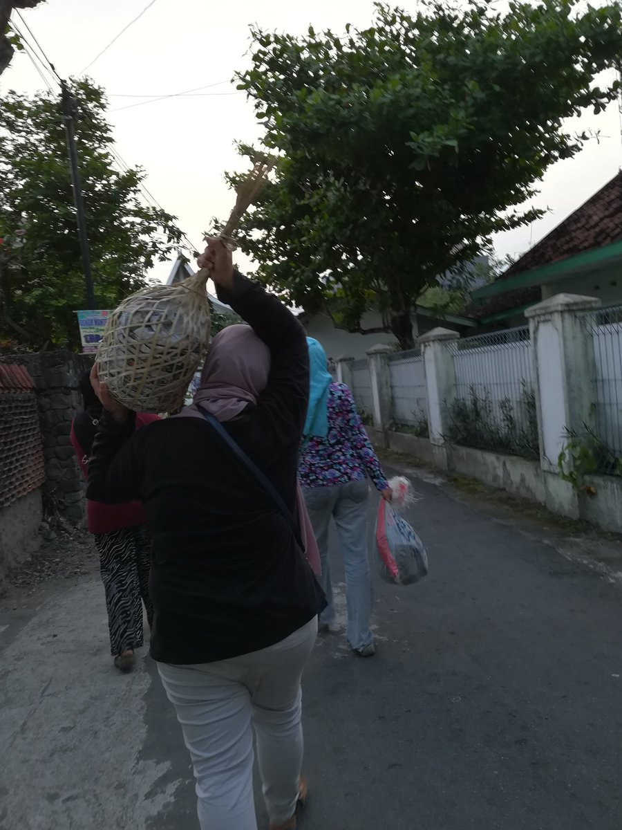 hiwanawornsnop's tweet photo. bila supir kata kau lagi kau lagi bawah dari standard #gununglautdaratyounameit #missingjogja https://t.co/1Dyy2Pwqgv