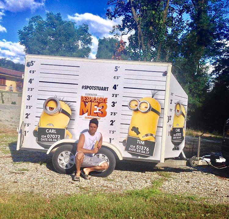 RealNica_Simo's tweet photo. Sono pure venuti a trovarci i #minions speriamo che mi hanno lasciato un bazooka sparamuco in camera!! #m3 #banana #spotstuart #cute #fun https://t.co/ids5aM1tGg