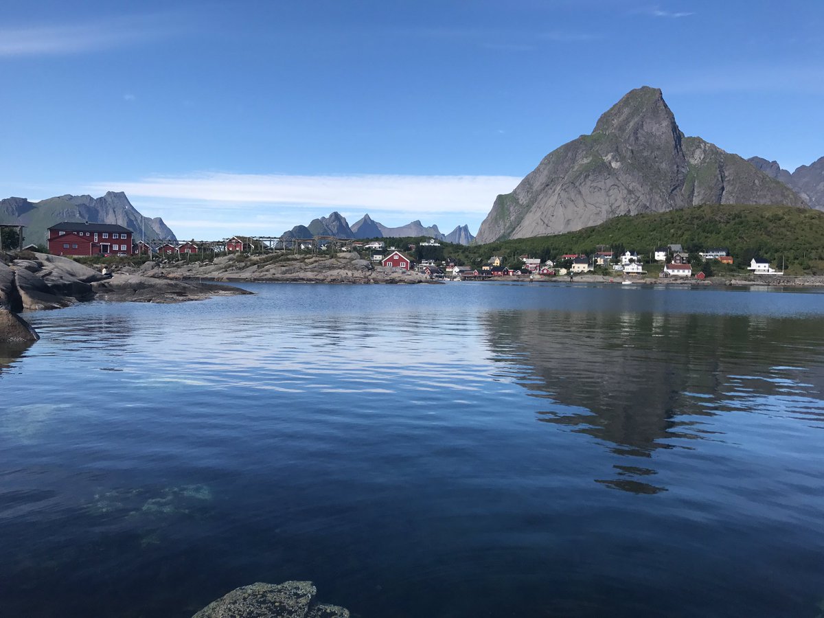 kabelrulla's tweet photo. #foretfantastisksted #reine #lofoten #inlove https://t.co/SsDcXSuaoz