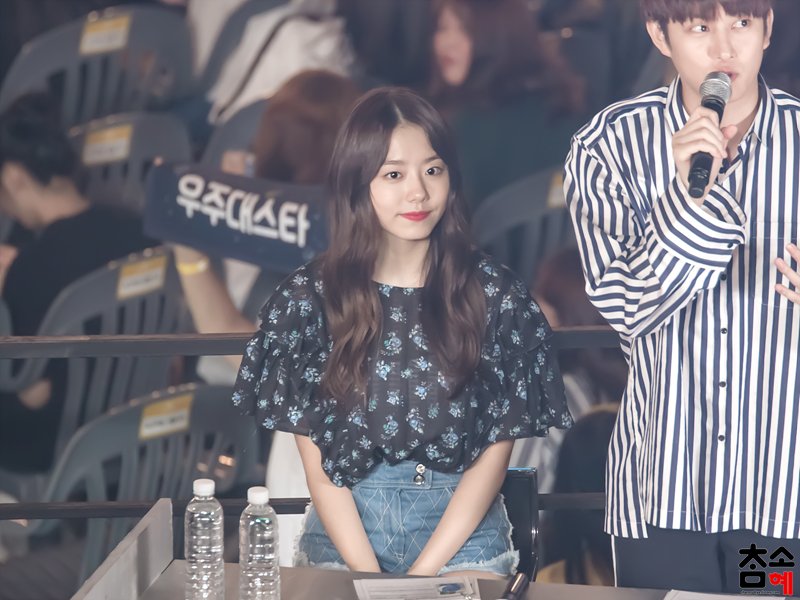 charm_sohye's tweet photo. 170722 오버워치 썸머히트 소혜 직찍1
#소혜 #sohye #유희낙락 #오버워치
https://t.co/tIuDd8u0uB https://t.co/JN7KKQV4sK