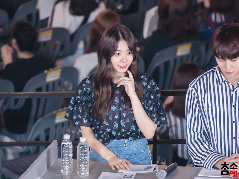 charm_sohye's tweet photo. 170722 오버워치 썸머히트 소혜 직찍2
#소혜 #sohye #유희낙락 #오버워치
https://t.co/tIuDd8u0uB https://t.co/6as4wpjloH
