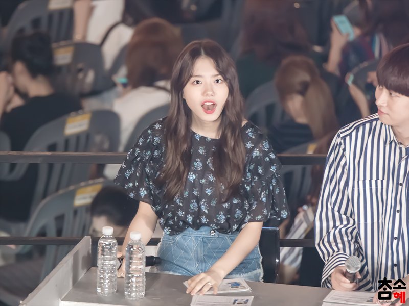 charm_sohye's tweet photo. 170722 오버워치 썸머히트 소혜 직찍2
#소혜 #sohye #유희낙락 #오버워치
https://t.co/tIuDd8u0uB https://t.co/6as4wpjloH