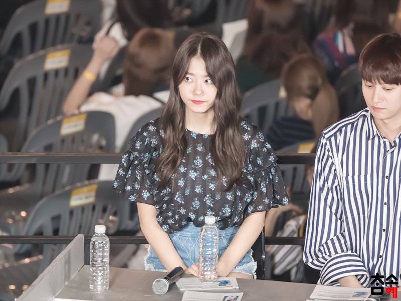 charm_sohye's tweet photo. 170722 오버워치 썸머히트 소혜 직찍2
#소혜 #sohye #유희낙락 #오버워치
https://t.co/tIuDd8u0uB https://t.co/6as4wpjloH