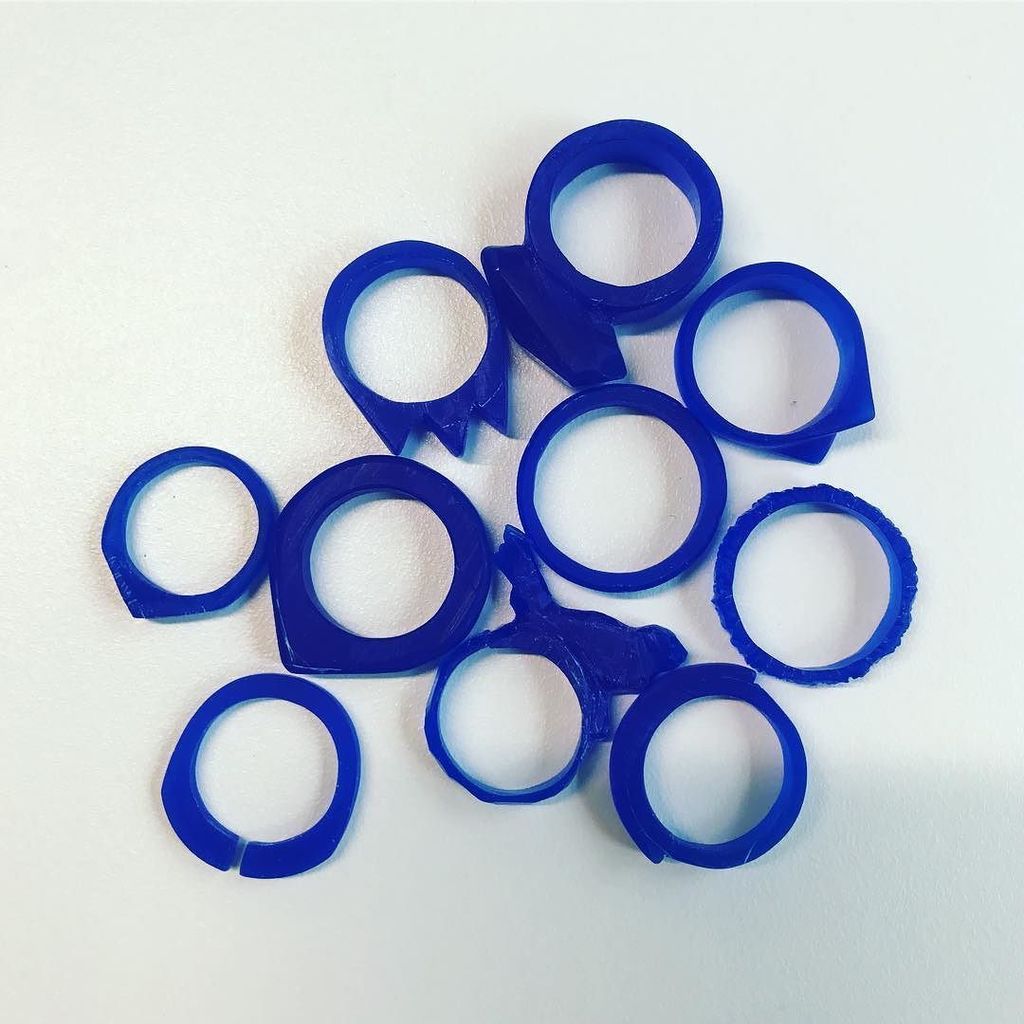 Bunch of beauties ready for casting 👏
.
.
#jewellery #silverring #lookbook #design #designinspo #lostwaxcasting #craftgotcool #accessories …