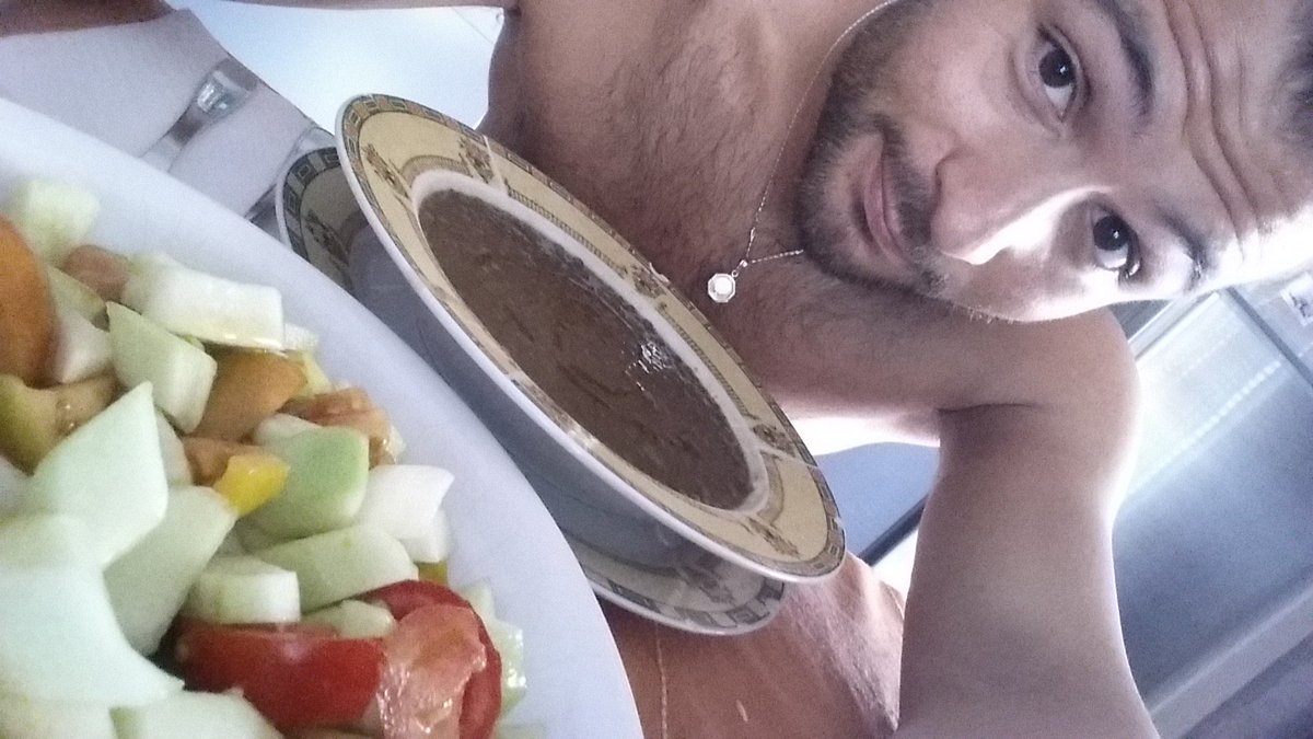 JiJi587's tweet photo. Pranzo a base di proteine! #gigicoachcinque https://t.co/m2mztpPkbC
