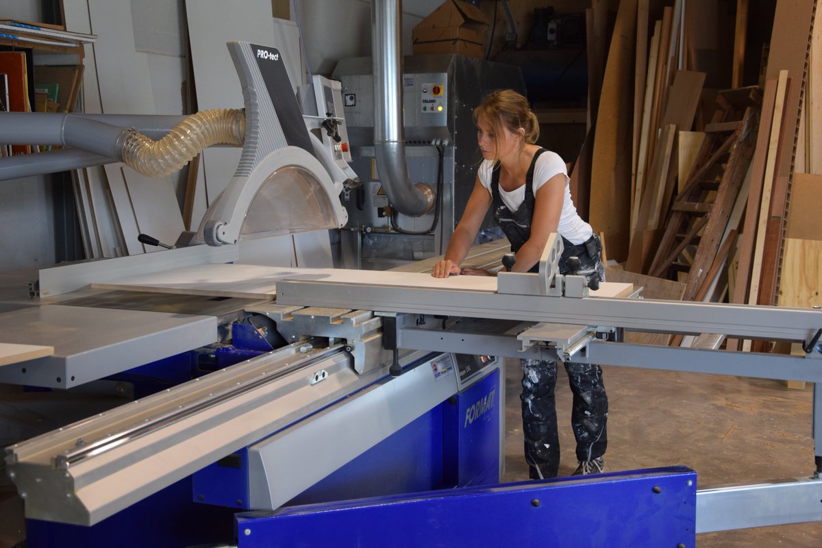 felder_group's tweet photo. Jolieze, Sandra & Debby from JSD Woods visited our exhibition center in #tyrol & are now proud owners of two #format4 #woodworkingmachines https://t.co/4NGEKQHOfX