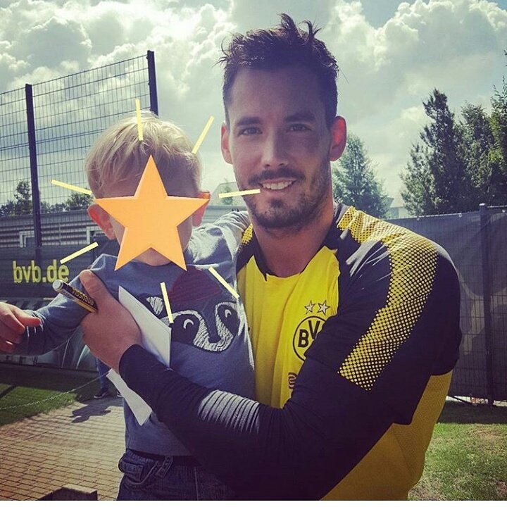 rbuerki1_'s tweet photo. Today with the little fan😊
@RBuerki1 https://t.co/X5ejjwI751