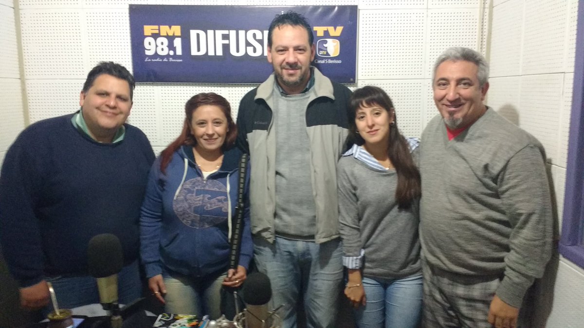elcorreoradio's tweet photo. #Elecciones2017 Agradecemos la visita de @SpivakMauricio y Mariana Tomatis del Frente "1País". https://t.co/xbiInna8Gu