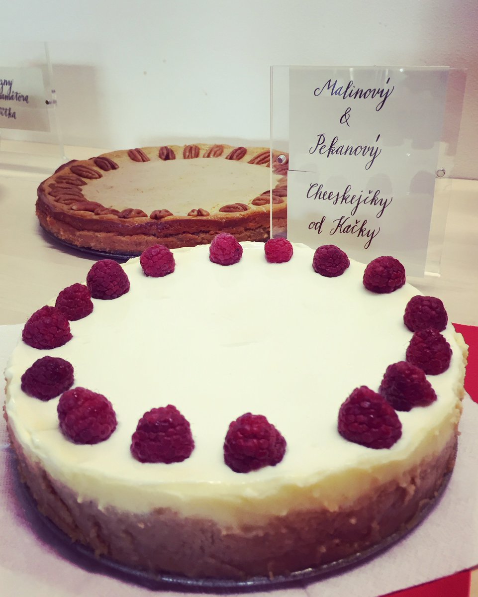 sizeid's tweet image. Dnešní dopoledne u nás v @sizeid probíhalo netradičně. Pozvali jsme investory "na slovíčko" a na skvělou snídani! 🍰🌭🍓