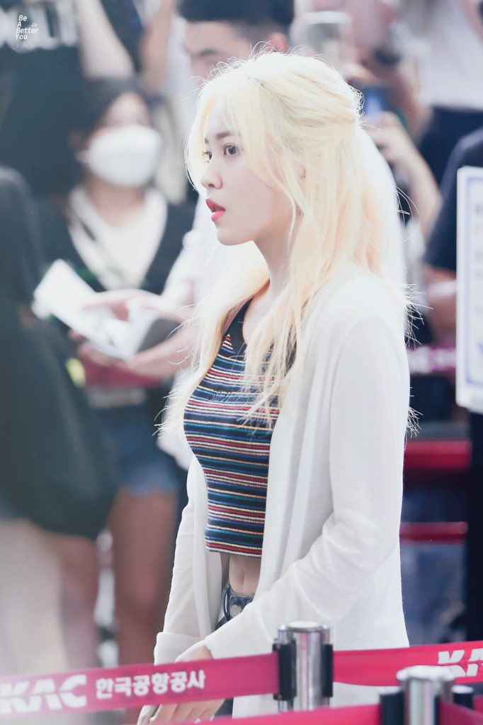 beabetteryou35's tweet photo. 170726 김포공항 출국 4P #예리 https://t.co/FSbwkER7KG
