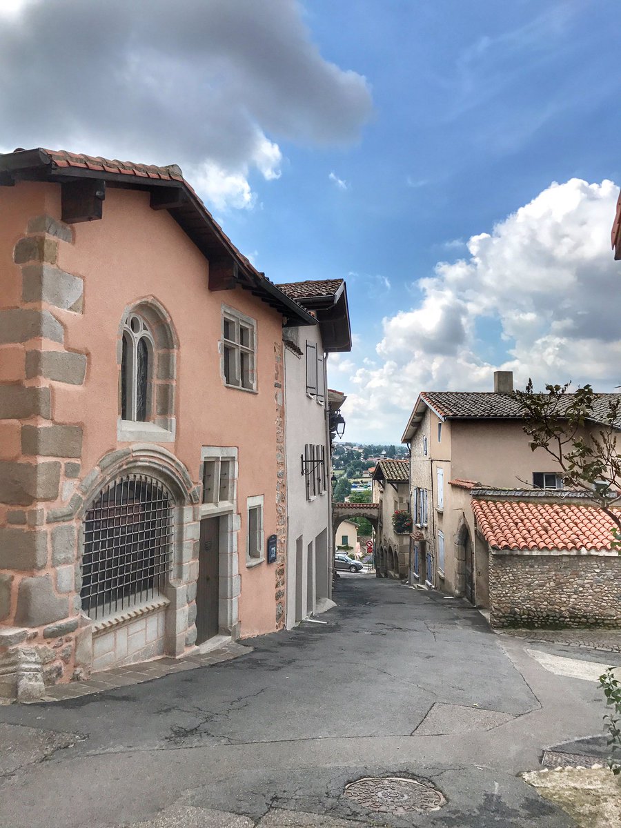 Dans les ruelles de #SaintGalmier ce matin... 😍
#MagnifiqueFrance 
#forez