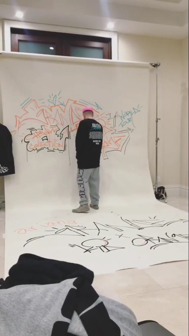 onelovesem's tweet photo. "grande x club kid orange world tour capsule collection" get ready!🍊🐰 https://t.co/11Tcxbi0CF