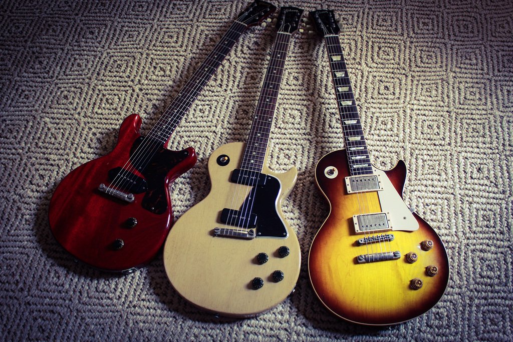 2006 #GibsonCustom #LesPaul R8 alongside some old fogies - '56 Special and '59 Junior