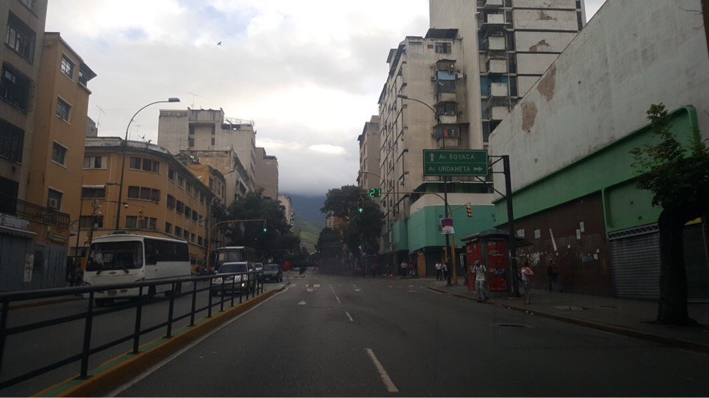 ReporteYa's tweet photo. #26Jul Así se encuentra la Av. Baralt en estos momentos. #26JParoHuelgaYTrancaPorVzla https://t.co/EvuupNYk8M -  @jorgemillant