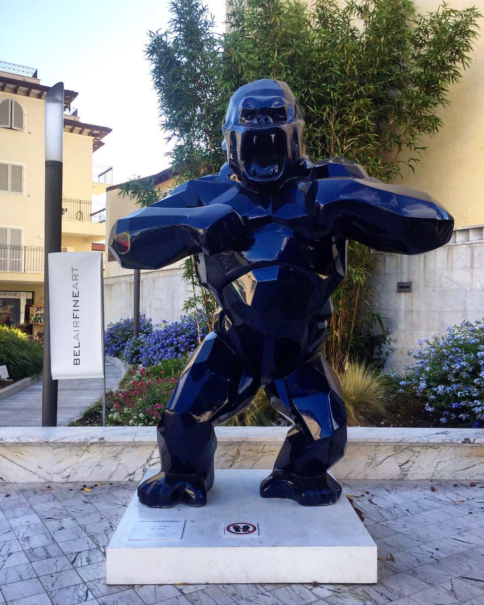1908_fdm's tweet photo. "Wild Kong" by Richard Orlinski
.
.
#hotel1908 #fortedeimarmi #wildkong #richardorlinski #kingkong #gorilla #tezenis #italy #art #sculpture https://t.co/Hq9g2e6KPs