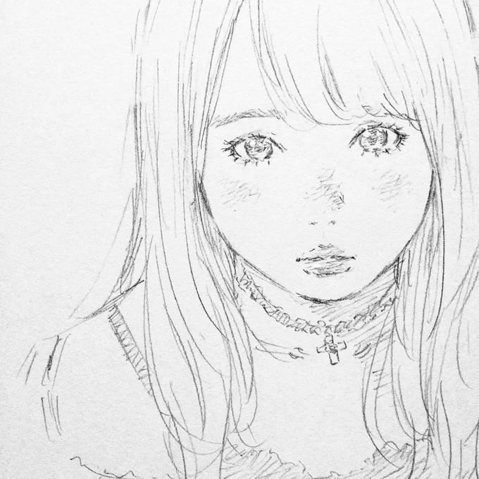 鉛筆だけで写真以上のものを描けないかいつも考えてる。線の抜き、抑揚、粒ひとつの置き方で宿る何か。リアルでもなく写実でもない存在そのもの。うーん。。 
