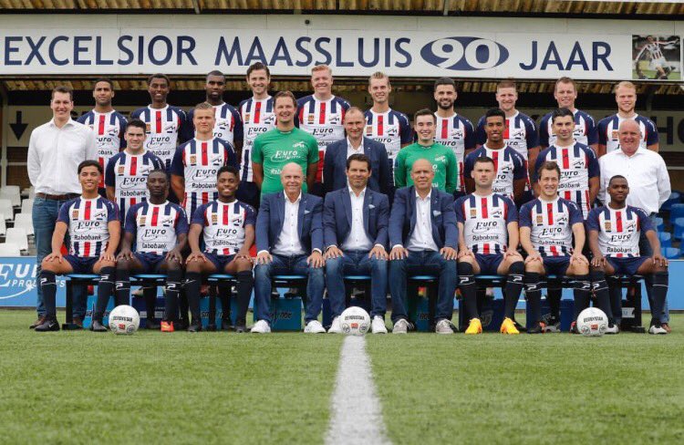 excelsiorm's tweet photo. 📸 | Afgelopen zaterdag is na afloop van de eerste training ook de nieuwe teamfoto van Excelsior Maassluis gemaakt. https://t.co/iJEPc2T9bf