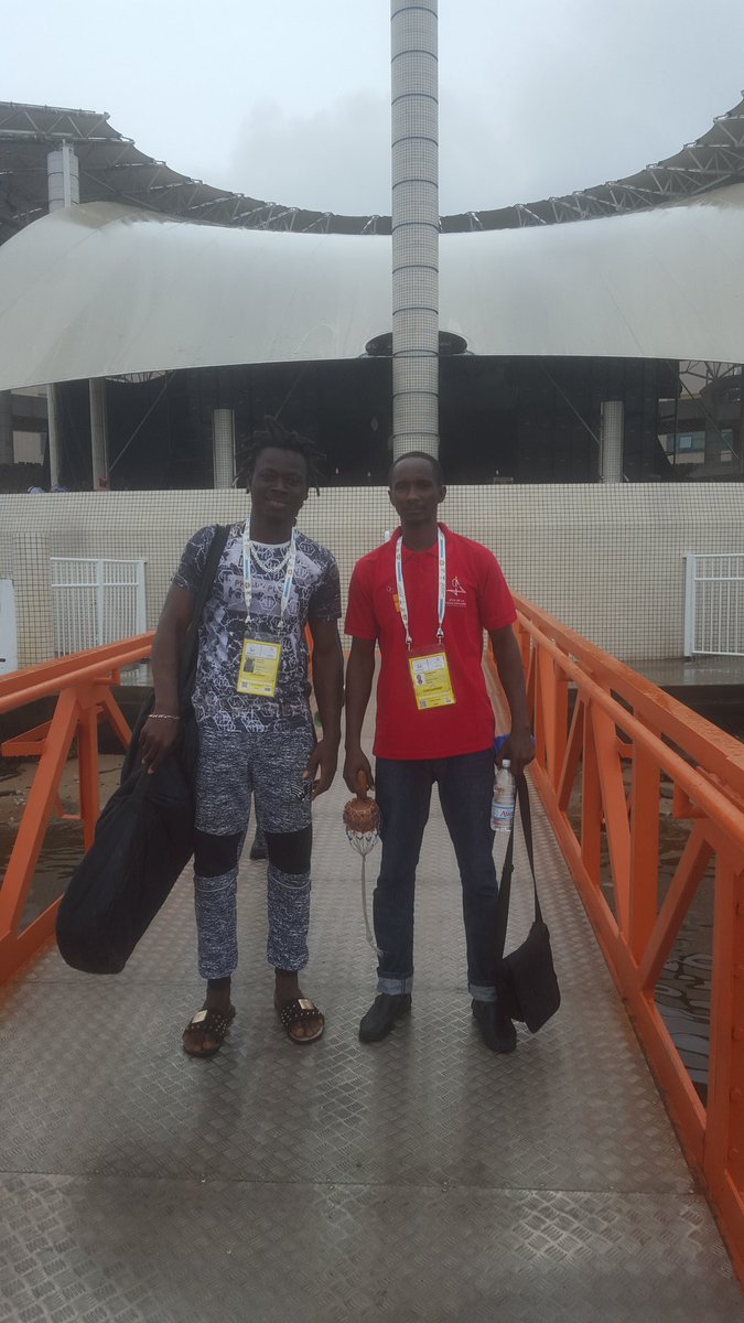 Le conteur Guinéen Petit Tonton et son musicien Nfamady Kouyatér 
Bonne chance !
<a href="/BBilia/">BAH Bilia</a>  @LaCMuse <a href="/YastyBah/">Yasty Bah</a>  <a href="/Hassanehilal/">HASSANE HILAL SYLLA 🇬🇳</a>