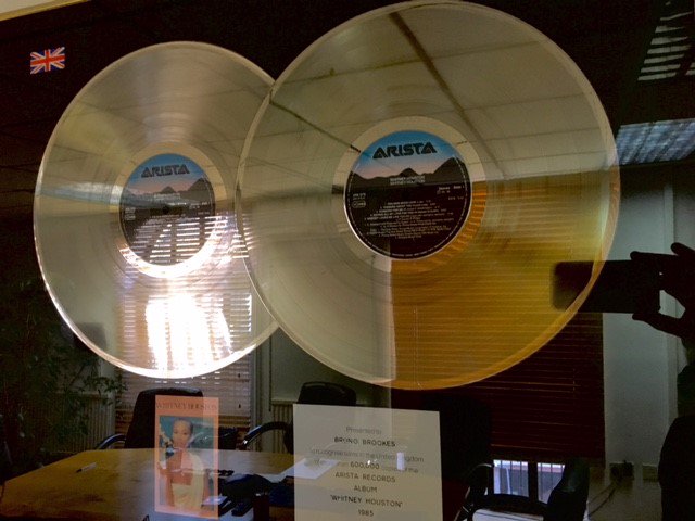 AVCImmedia's tweet photo. #Whitneyhouston gold album 1985 in IMMEDIA Board Room.
-
-
-
-
#golddiscs #WhitneyHouston #Music #Album #Classic #media #work #song https://t.co/bpdnD2XOXH