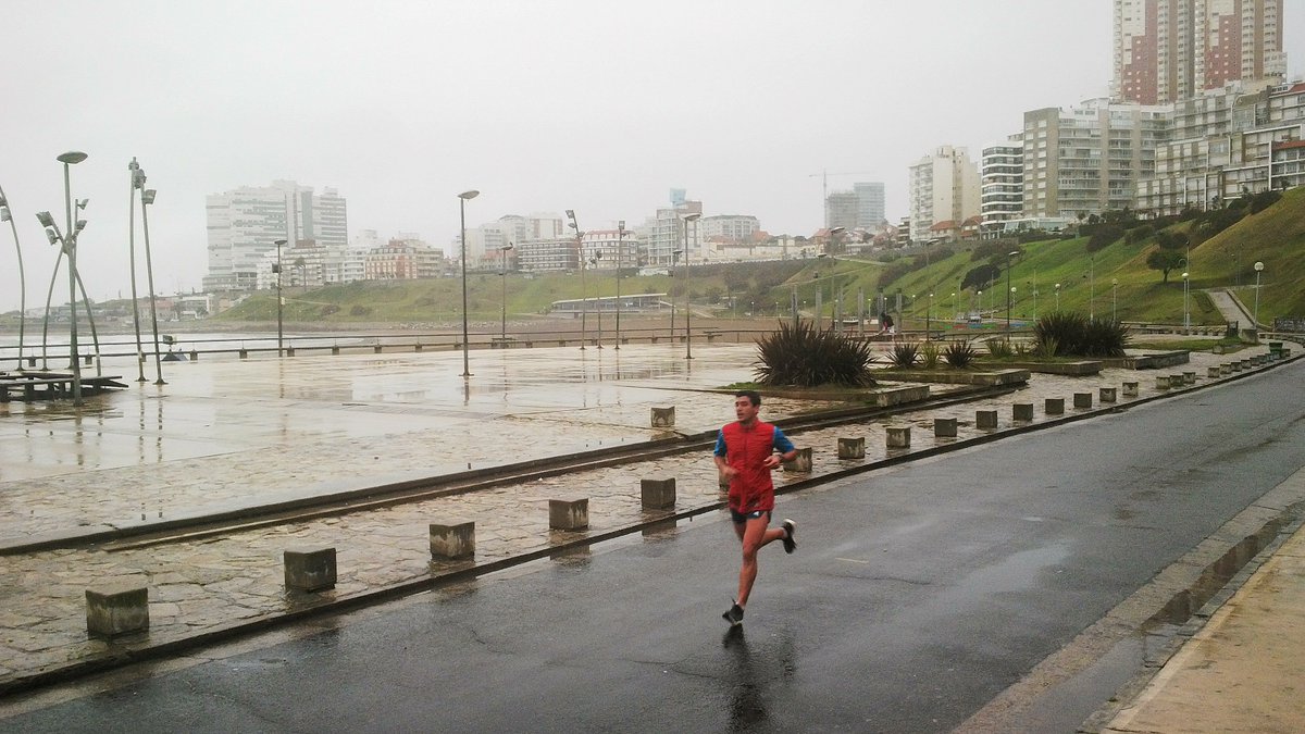 MCRunningTeam's tweet photo. #8hs #MDQ #Lluvia #Apronte5000 https://t.co/lvyt0RGiQF