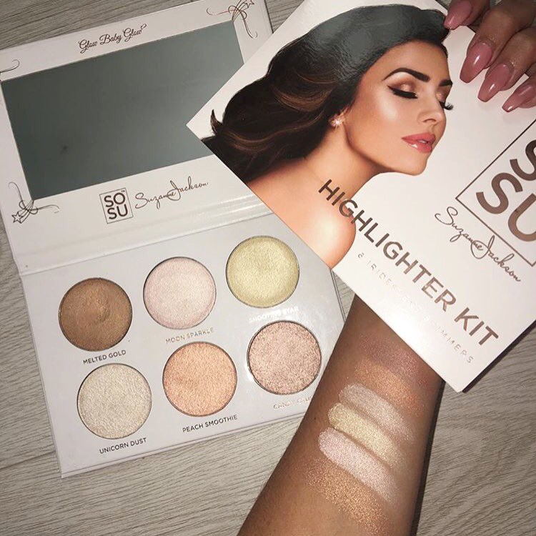 SOSUCosmetics's tweet photo. Extreme GLOW π SOSU Highlighter Kit #glowbabyglow #sosuglow #highlight #highlighter #highlighting https://t.co/ksCyLRci05 https://t.co/P3vLHv7uNN