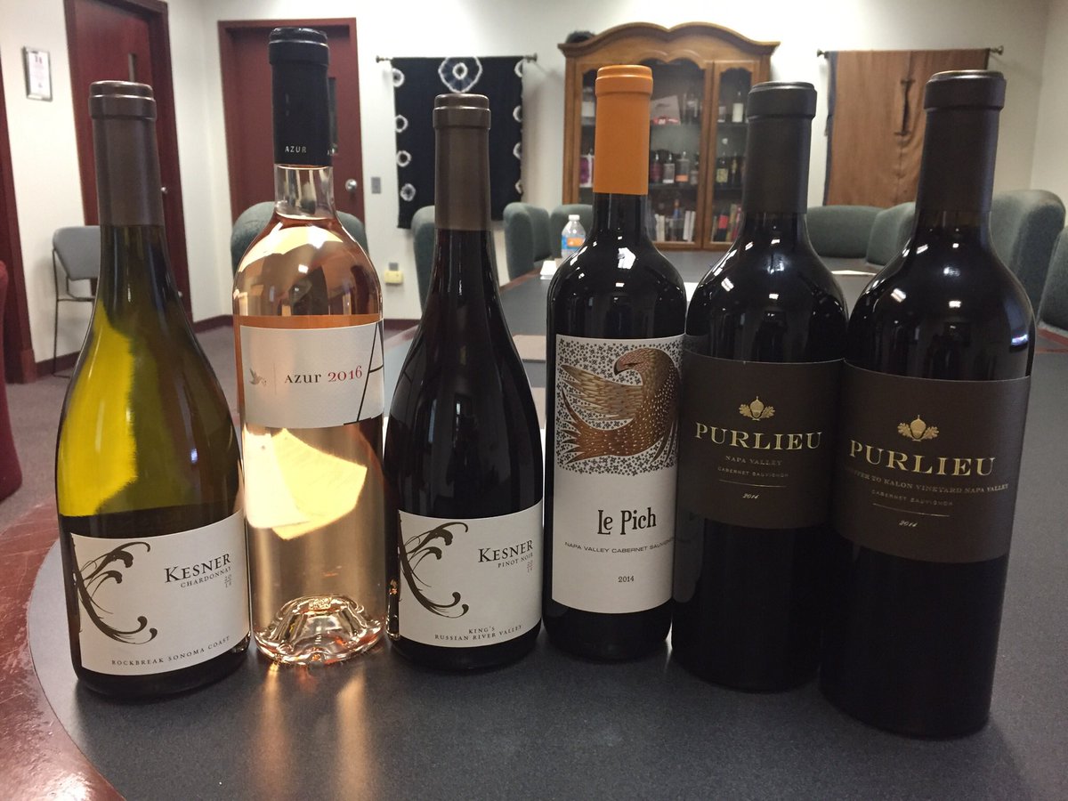 pinnacle_STL's tweet photo. We are so excited @Blipa80 of #scalewinegroup is in town this week showing off some #napavalley stunners. #drinkdelicious https://t.co/9OX7i4MNj0