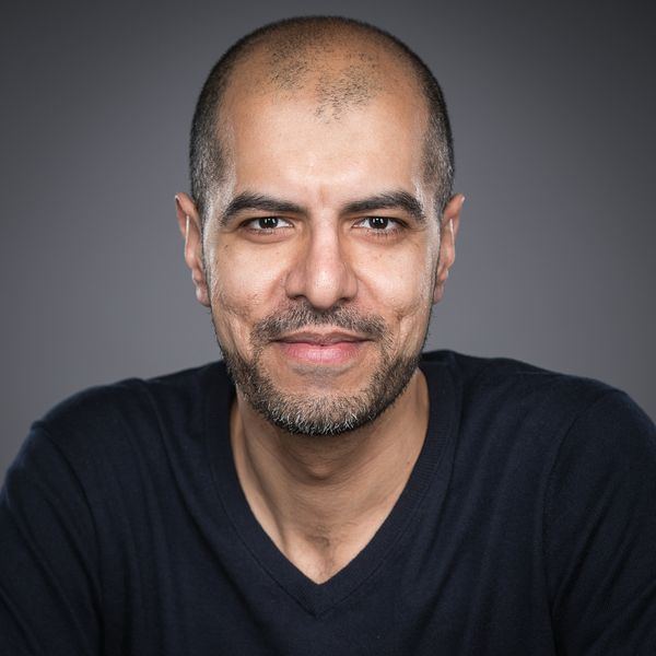 BeaconPressBks's tweet photo. Listen to @hsmoghul talk w/ @MPRnews abt his road to faith & happiness & his #memoir #HowToBeAMuslim. #Islam https://t.co/wkxSVWd1uX https://t.co/WiUaDvTwfO