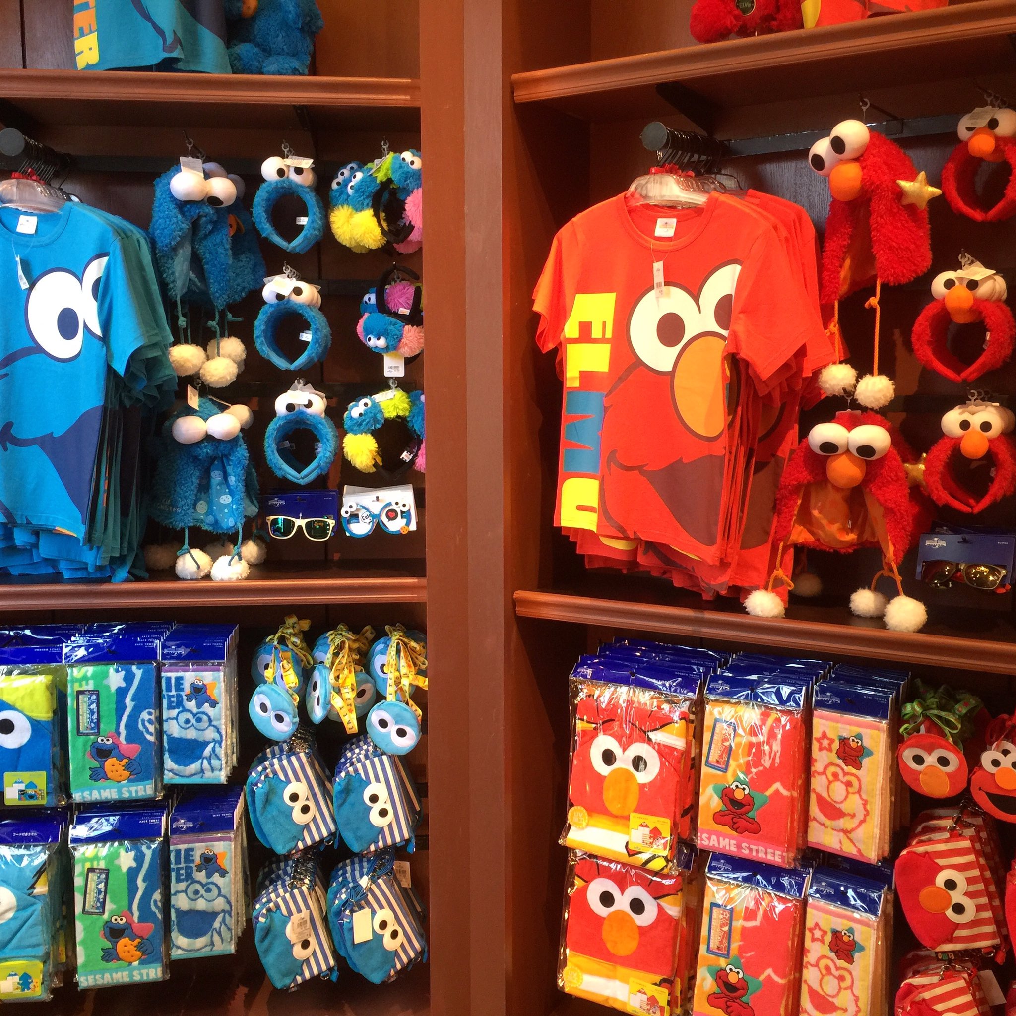 Usj365 エルモとクッキーモンスターのグッズコーナー T Co 18gzcobqi8 キャラクターズフォーユー セサミストリート エルモ クッキーモンスター Usj Universalstudiosjapan Universalstudios ユニバ T Co Mfdf1ptvw5 Twitter
