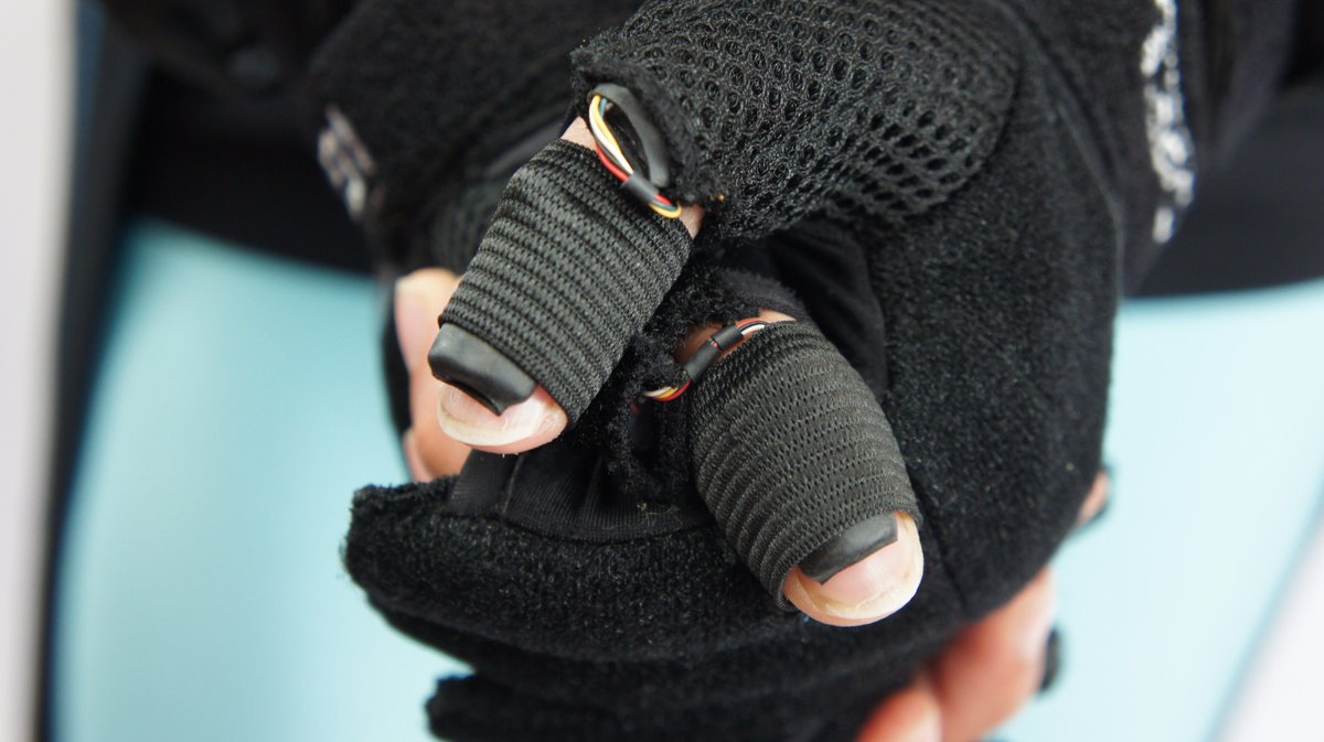 13 Sensor Data Gloves #mocap #mocapsuit #motioncapture #vive #performancecapture #vivepuck #dataglove #synertialglove #cobraglove