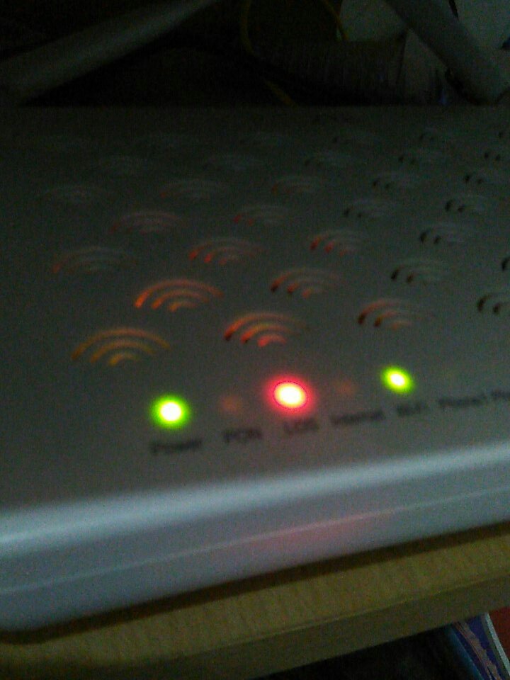 Halo <a href="/TelkomCare/">vil</a> Indihome saya bermasalah, lampu LOSnya nyala, posisi di Malang. Apa lagi ada gangguan?