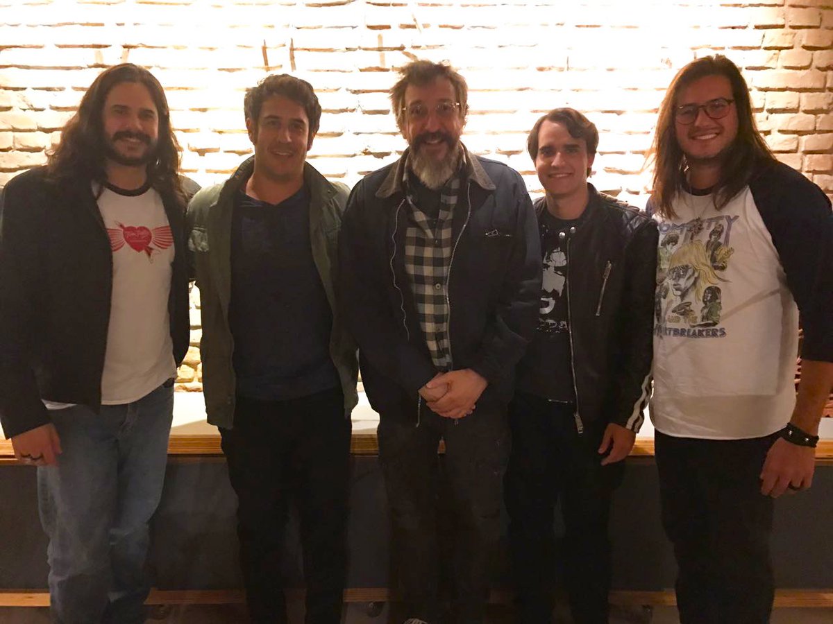 tedmarengos's tweet photo. Ontem batemos cartão no @TbirdRadioShow, do @LuizThunderbird pela @Centraltres . Reveja a transmissão em https://t.co/M9WmpV2GDx🤘 https://t.co/ZRXAZon8np
