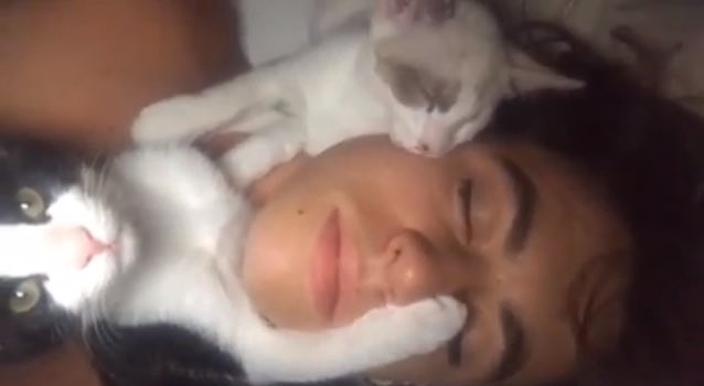 TeamOfGriers's tweet photo. Am I the only one who thinking this the cutest moment? 😍😍😍 https://t.co/NvHPbHuNqV