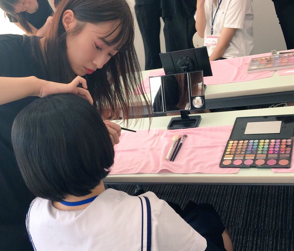kinbigakusei's tweet photo. 本日のOCの様子です😆✨

ビューティー総合学科では、メイクショー&amp;ピンクメイク体験をしました💄💕
ショーではピンクメイクの中でもCute、Cool、Popの3つで表現しました🙌☺️
8月2日のビューティーショーでたくさんの方々に見て頂きたいので、ぜひいらしてくださいね🌈🌈🌈 https://t.co/UwUnKV5Hss