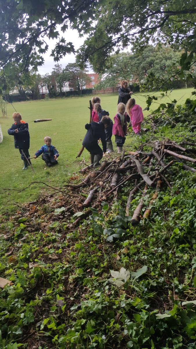 GreenTimeFS's tweet photo. Some den building this morning to hide from the rain! @ursulineprimary https://t.co/UGFVIFWDnZ