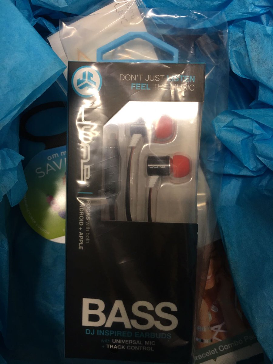 Cardeli32's tweet photo. My #audioloversbox from @JLabAudio #jlabudio arrived. Loving it #headphone #inearbuds #audioporn #audiophile https://t.co/Lo2q4weHWo