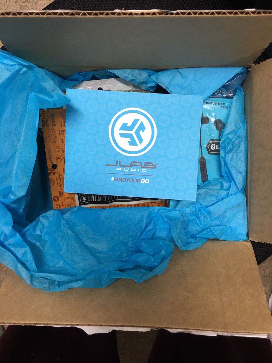 Cardeli32's tweet photo. My #audioloversbox from @JLabAudio #jlabudio arrived. Loving it #headphone #inearbuds #audioporn #audiophile https://t.co/Lo2q4weHWo
