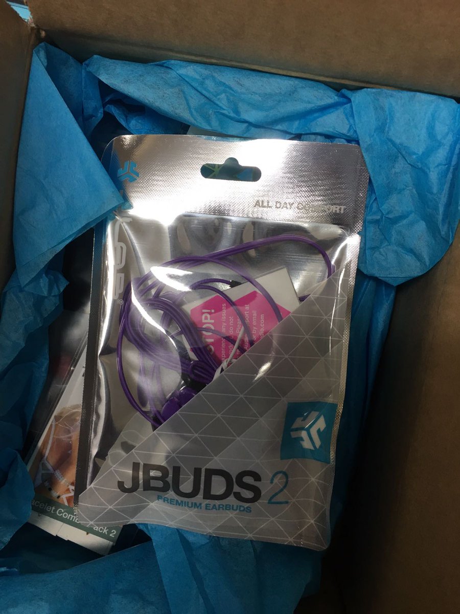 Cardeli32's tweet photo. My #audioloversbox from @JLabAudio #jlabudio arrived. Loving it #headphone #inearbuds #audioporn #audiophile https://t.co/Lo2q4weHWo
