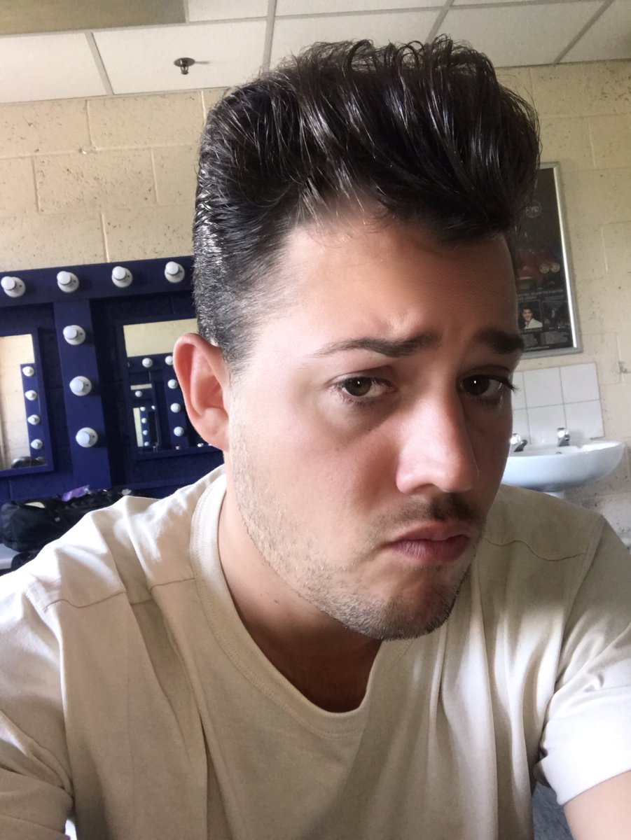 benjamesellis1's tweet photo. Messing about with my long hair... #ablastfromthepast #linklarkin #hairspray #originallondoncast https://t.co/Hc0udNfmVB