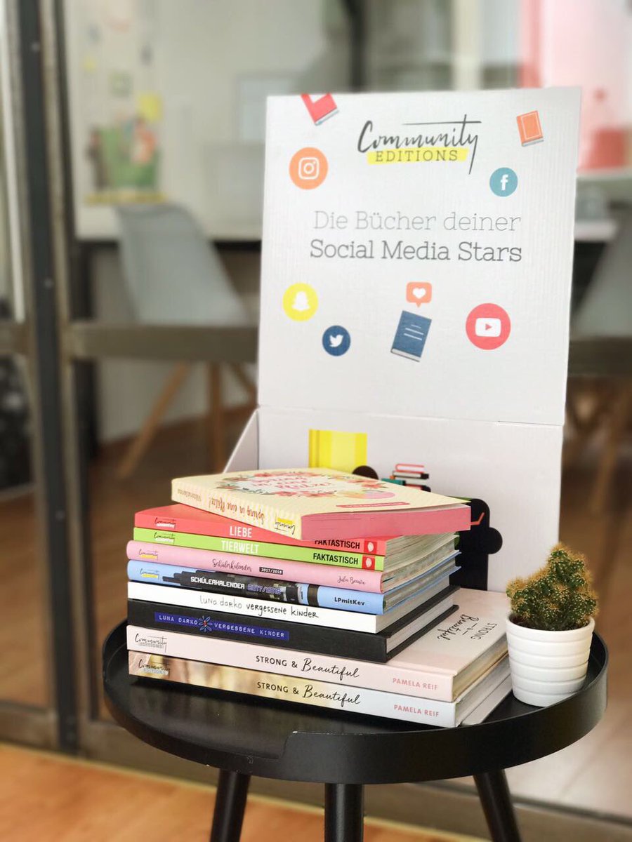 Ziemlich cooler, neuer Bücheraufsteller, oder? 🤓