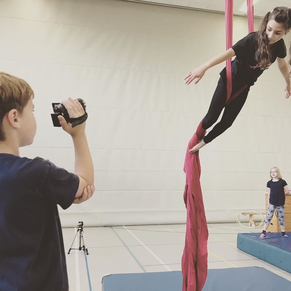 wiesegart's tweet photo. Tag 3 im Zirkus-FerienCAMP! Action vor der Kamera. Genial! #video #kids #holidays #ferienspaß #kinder #videoeditin… https://t.co/2UJvtZd9X5 https://t.co/40ZIWKZWyo