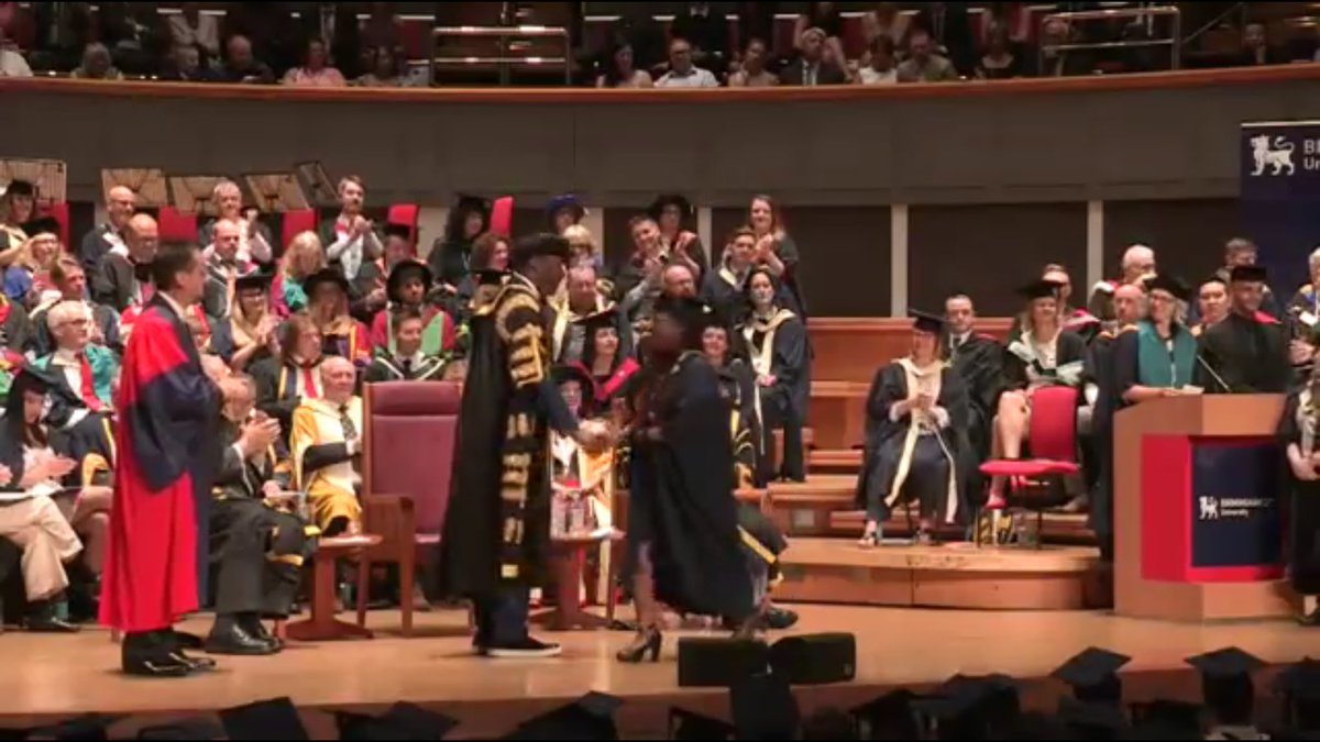 EMukooza's tweet photo. Officially Graduated 👩🏾‍🎓👩🏾‍🎓 #Graduation #Graduate #Classof2017 https://t.co/knZbvKBo1U