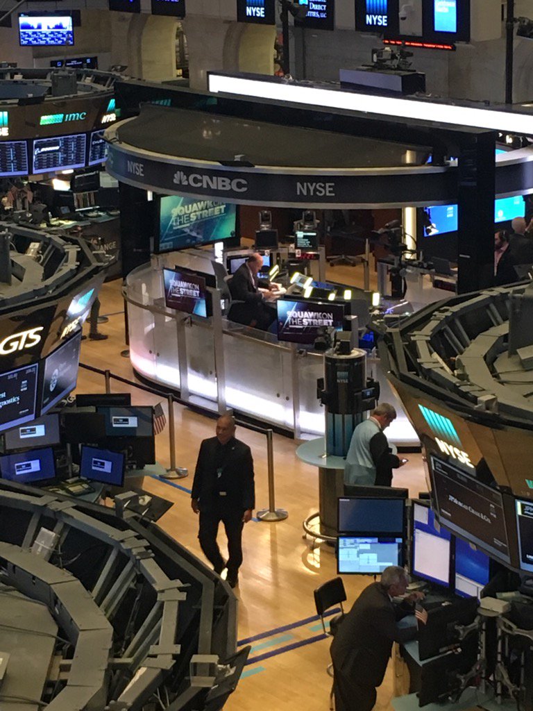 What it looks like when <a href="/jimcramer/">Jim Cramer</a> has 5 mins btwn interview w/ <a href="/Citi/">Citi</a> CEO &amp; w/ <a href="/McDonalds/">McDonald's</a> CEO. Tune in <a href="/SquawkStreet/">Squawk on the Street</a>