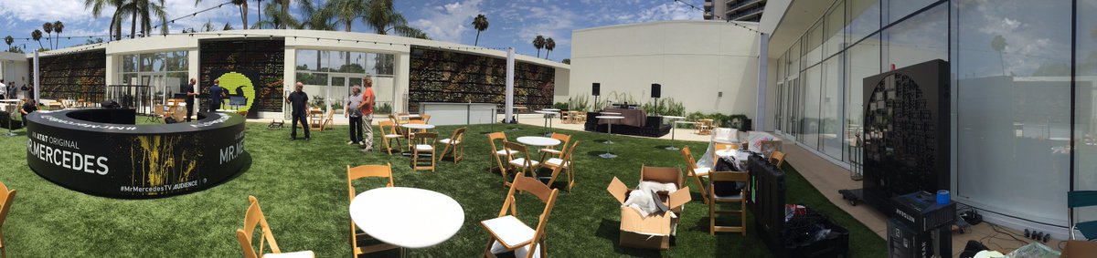 GlassEyeScreens's tweet photo. Setting up for the #mrmercedes Premiere Event in LA yesterday... #107screens #omnichannel #omniscreen #omniscreams #GESW https://t.co/fw5JsM1X6D