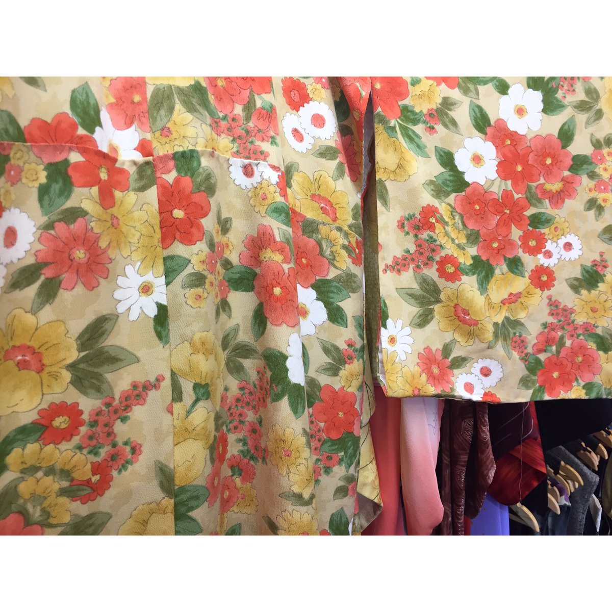 norwich_market's tweet photo. Beautiful Kimono designs from @LoveringandCo #NorwichMarket #AFineMarket #Norwich #Norfolk #Clothing #VintageClothing #Japan https://t.co/YMJGGHpOdF