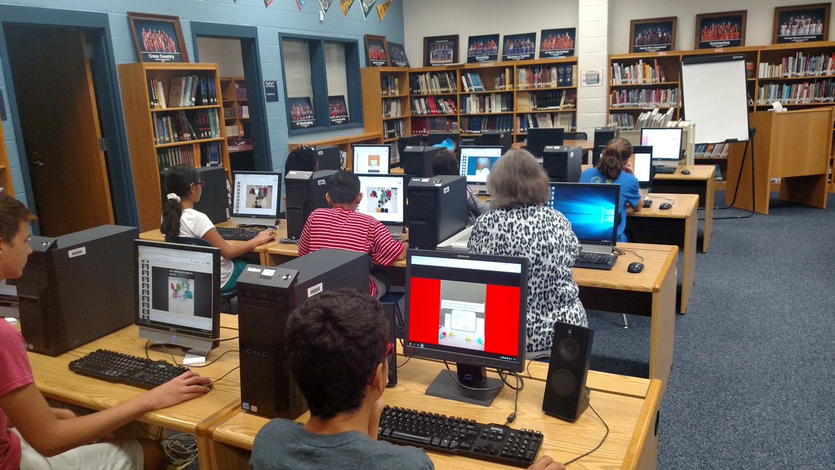 TechSavRichards's tweet photo. Students work on there stop motion film π¬ #FCSTechCamp @SondraAyscueFCS @KMeyering @mrchuckelliott https://t.co/Of9IKUBNI0