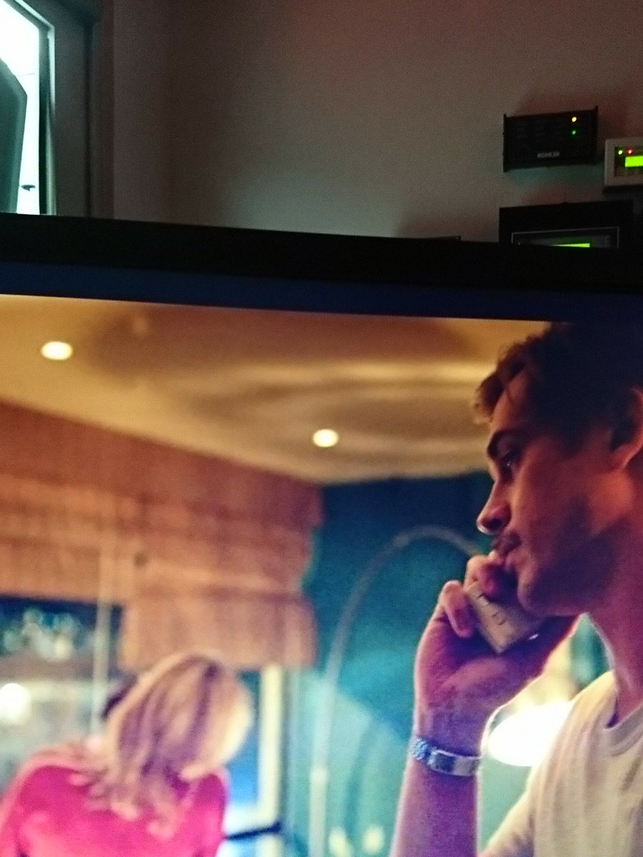 OduLatina82's tweet photo. Alright I'm about to give this show another try! #Narcos # Netflix #netflixatwork https://t.co/vq2xRYU8M5