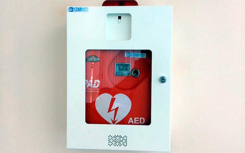 Urządzenie #AED zawisło na ścianie dyżurki komisariatu policji w <a href="/Kalwaria_Zeb/">Kalwaria Zebrzydowska</a> bit.ly/2h37ALX