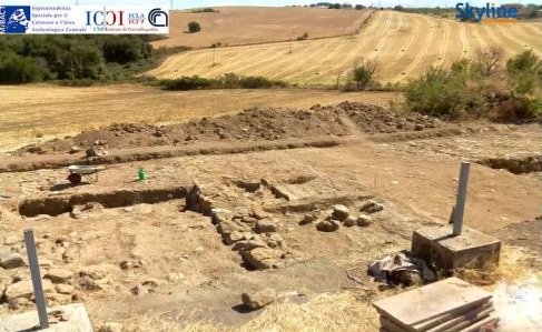 CNRsocial_'s tweet photo. Anche quest’anno l'Ic #Cnr partecipa alla campagna di scavo #archeologico a #Crustumerium. Online su @SkylineWebcams https://t.co/s1EKXPvEIX https://t.co/UtsUenMGG9