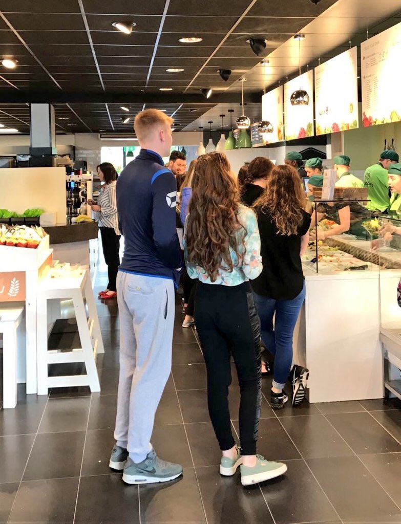 CaseysGroup's tweet image. Busy here today! Pop down to our in store Chopped and pick yourself up a tasty salad bowl or wrap 😁🥗 #FreshlyChopped #CastlebarGetsChopped